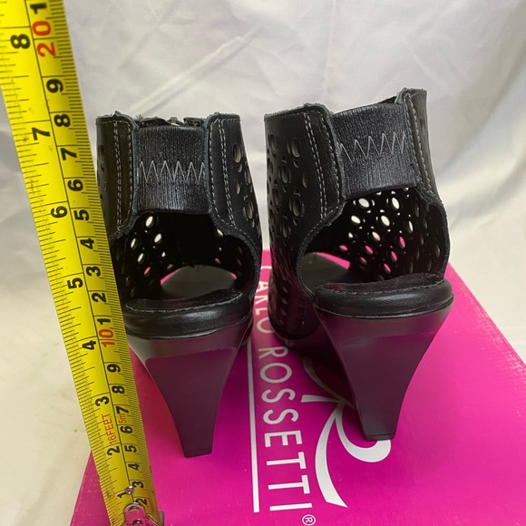 Sandals - Picture 3 of 4